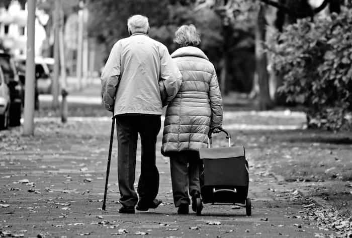 Protección de los ancianos medinate la limpieza y desinfección de las residencias