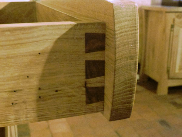 Agujeros producido por la carcoma en la madera