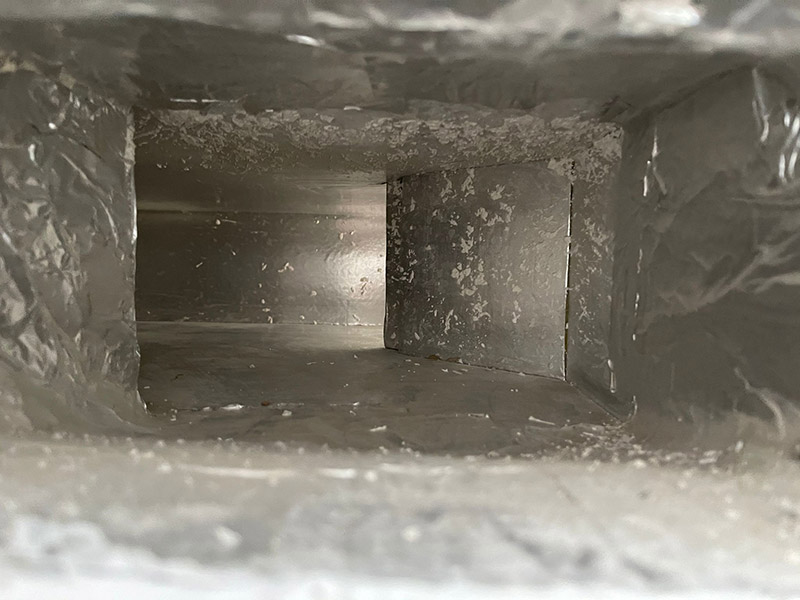 Conducto de climatización antes de la limpieza